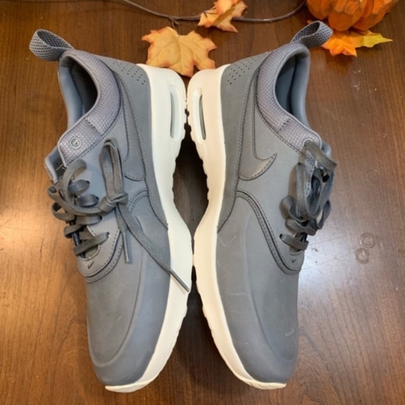 NEW Nike Air Thea Slate Running Shoe w/ box - Picture 5 of 6